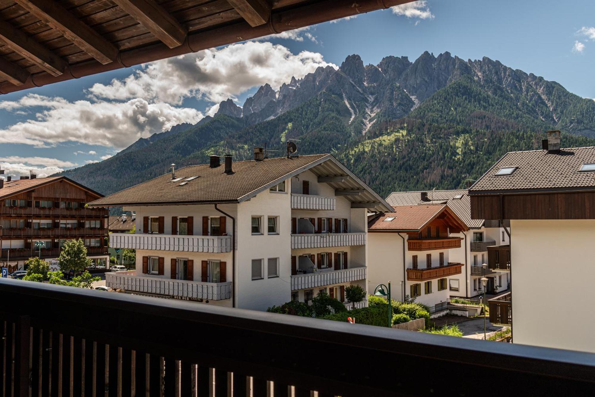 Alma Mountain Residence Dobbiaco Exterior photo