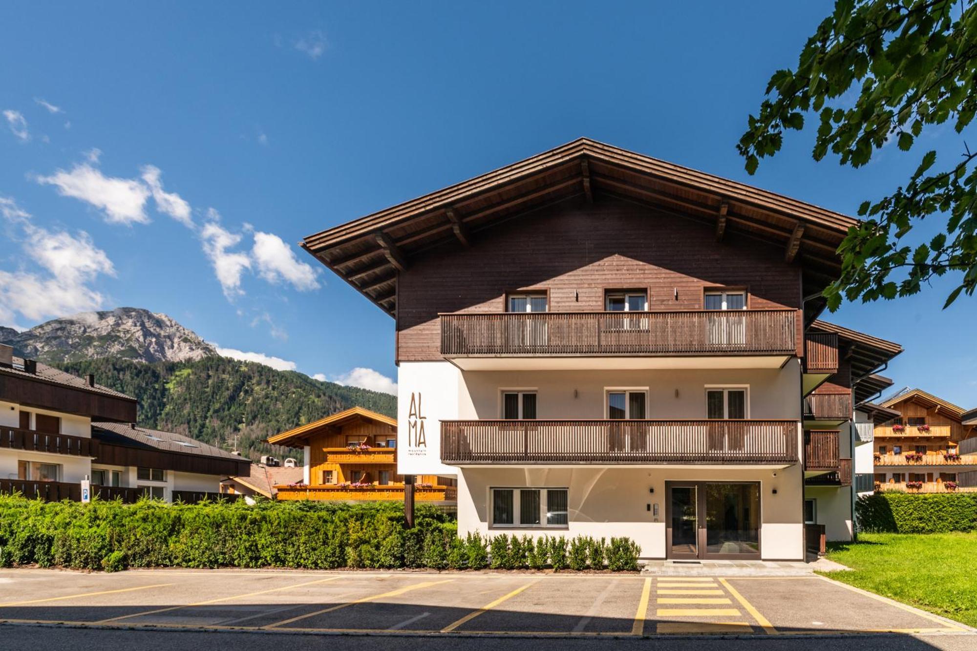 Alma Mountain Residence Dobbiaco Exterior photo